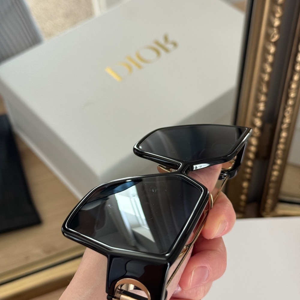 Dior 30 Montaigne black and gold sunglasses - Picture 4 of 6